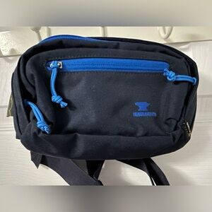 Mountainsmith Vibe Navy Belt Bag with Blue Accents